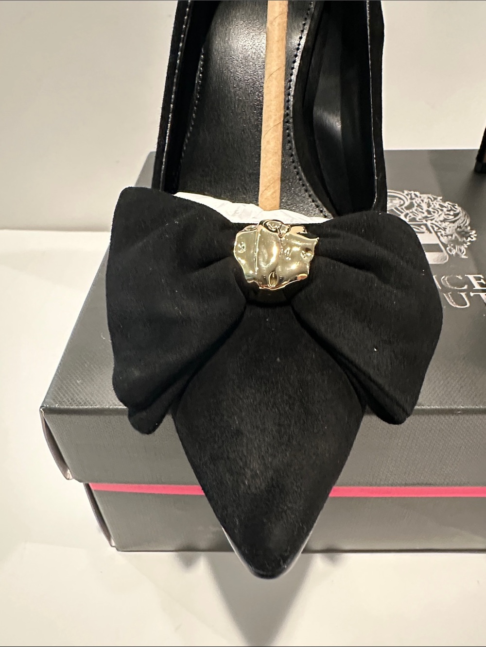 New in Box Vince CAMUTO Black Suede 3” Heels Pumps w/Bow and Goldtone Hardware. - Picture 3 of 8